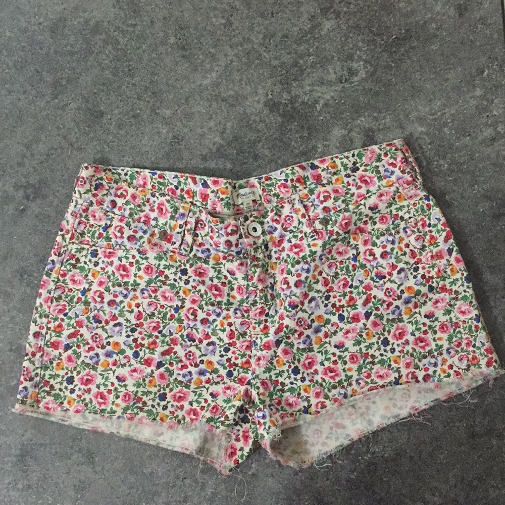 Madewell cutoff denim shorts floral print 27 ✨🌸